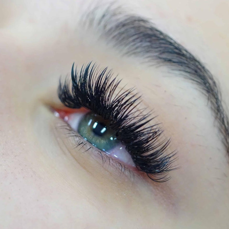 61c15a646c97cf0ae629c43e_wispy kylie 2
